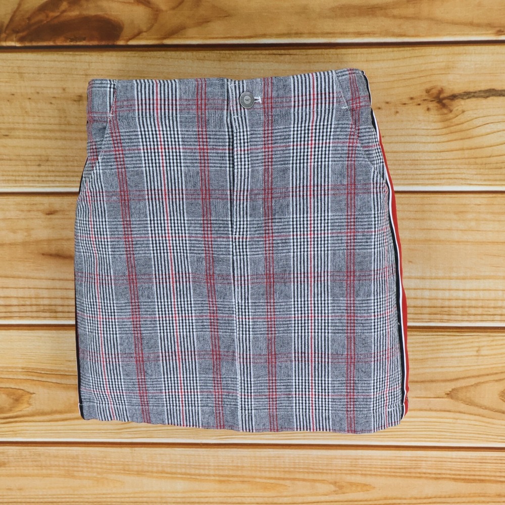 Hollister California Short Skirt Womens Size XS Gray Plaid Side Stripe Pockets‎